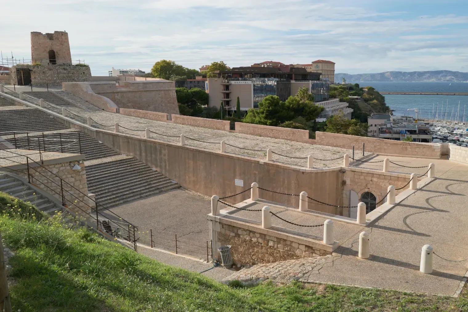 Monument historique avec vue panoramique à Marseille