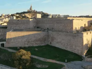Monument historique avec vue panoramique à Marseille