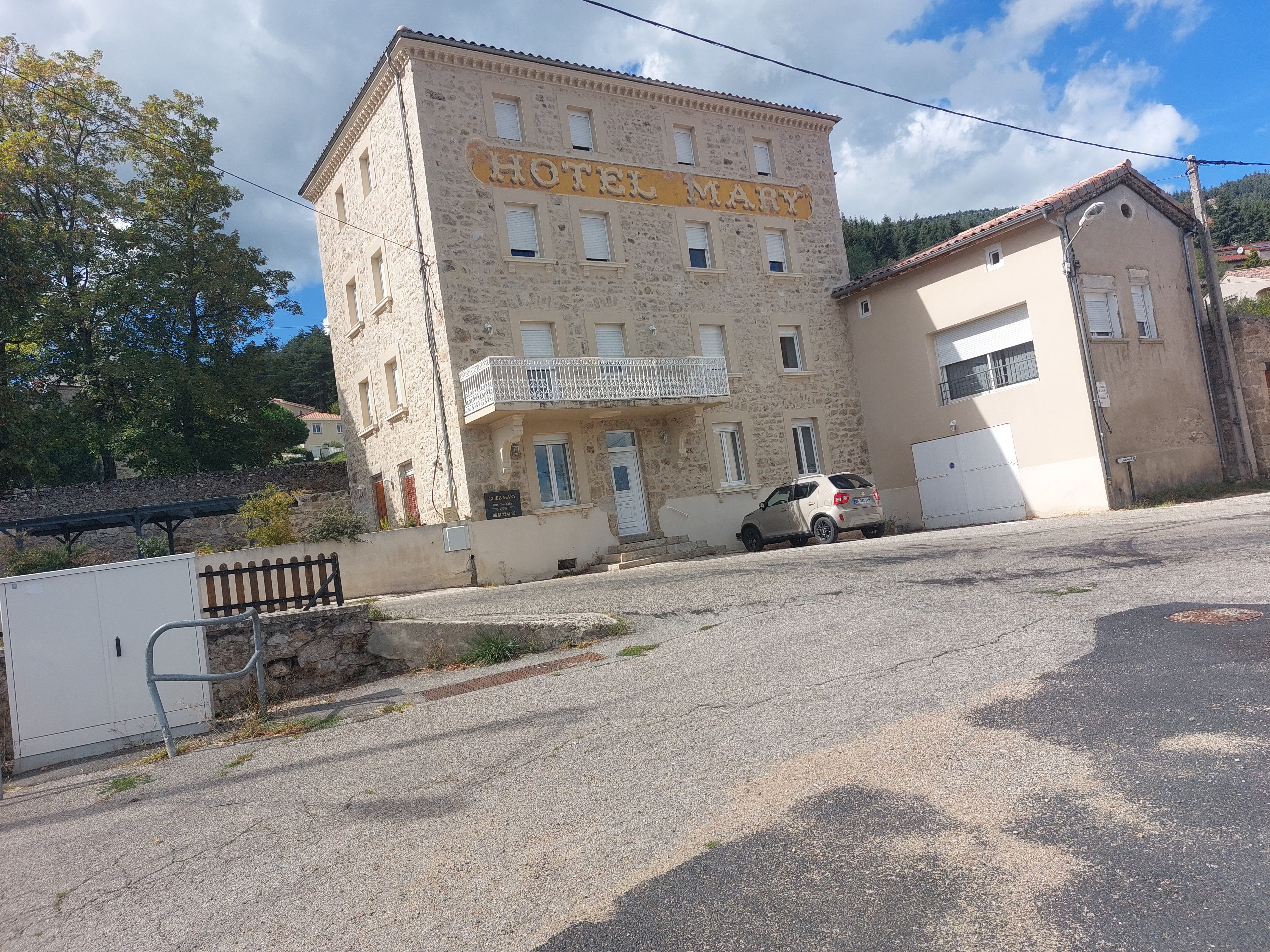 GUEST HOUSE with meeting room