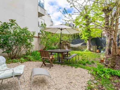 Bourgeois-style house with garden just 200m from Paris