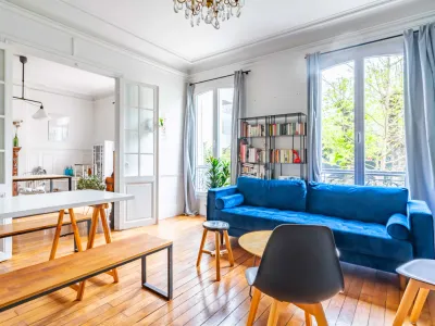 Bourgeois-style house with garden just 200m from Paris