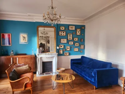 Bourgeois-style house with garden just 200m from Paris