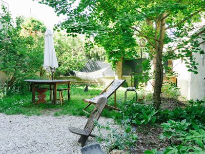 Bourgeois-style house with garden just 200m from Paris