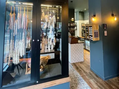 Bar/ Restaurant authentique et atypique