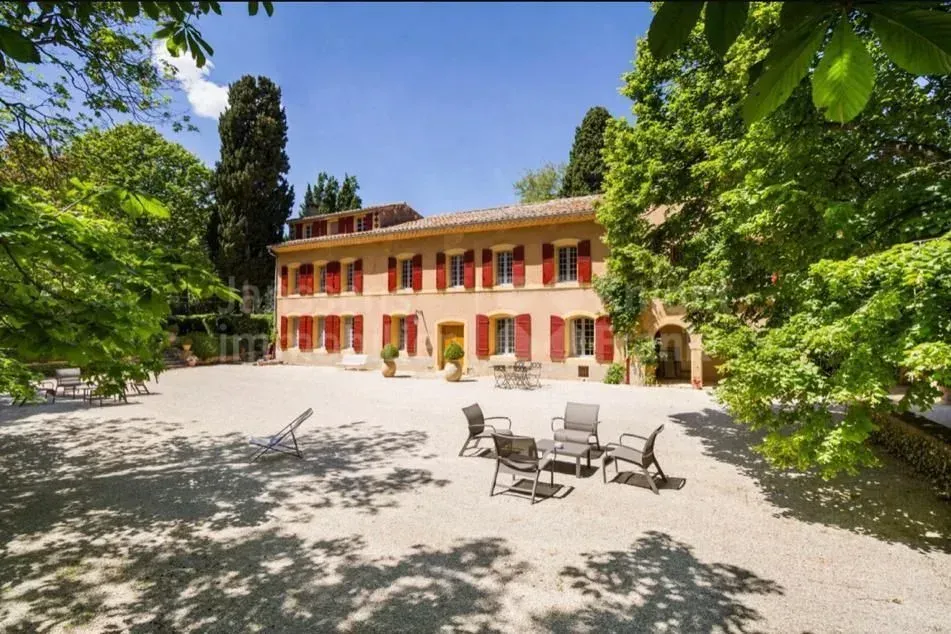 Domaine Privé de 7 Hectares avec Jardins Remarquables pour Événements à Aix-en-Provence