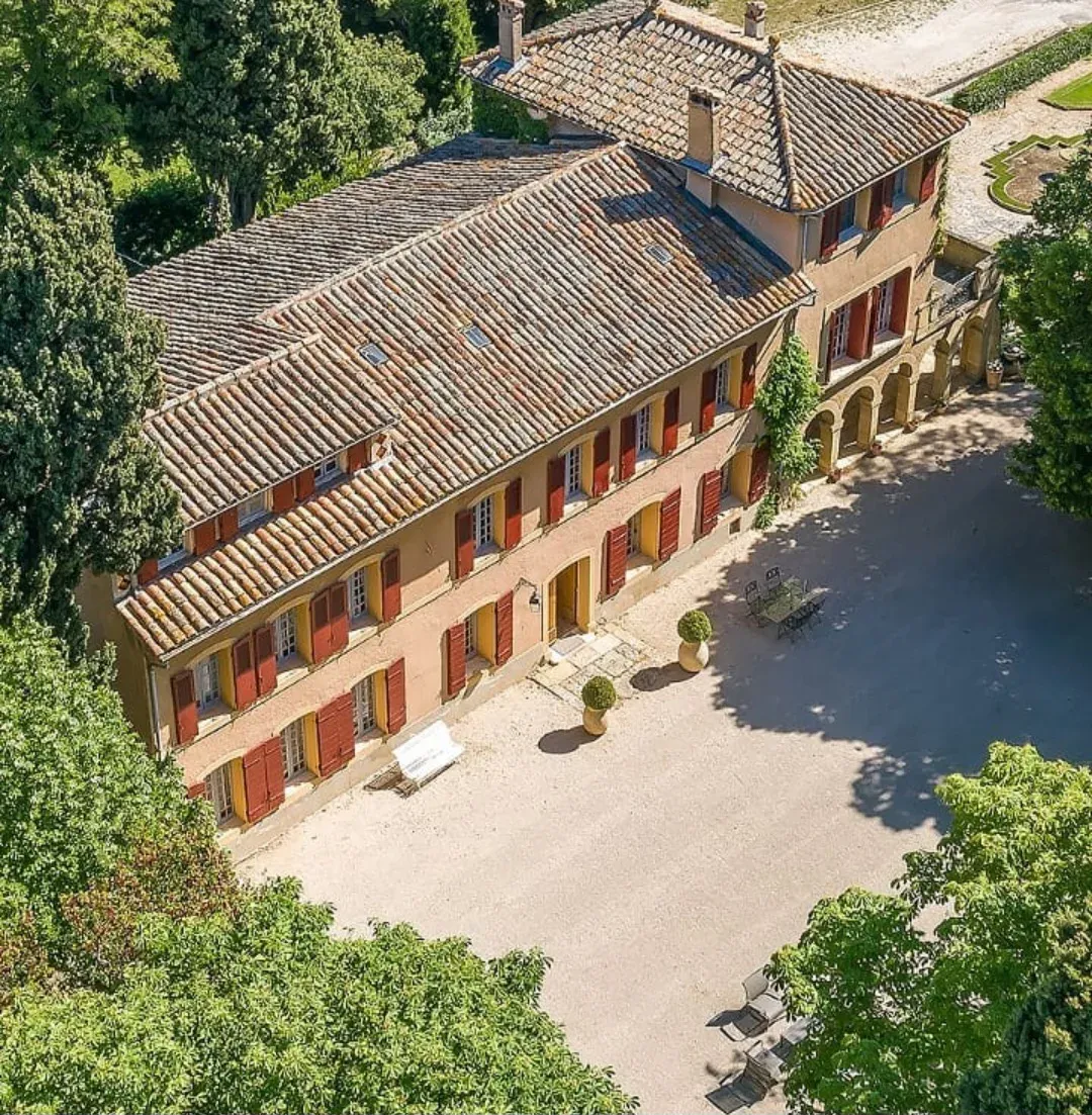 Domaine Privé de 7 Hectares avec Jardins Remarquables pour Événements à Aix-en-Provence