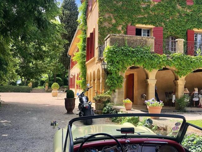 Domaine Privé de 7 Hectares avec Jardins Remarquables pour Événements à Aix-en-Provence
