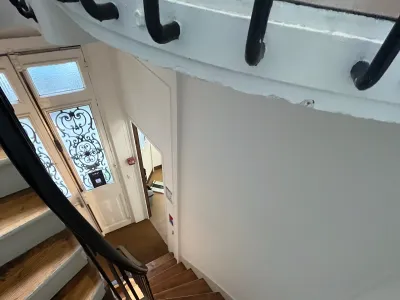 Reception room located at the back of the courtyard, in a duplex