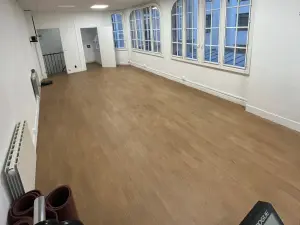 Reception room located at the back of the courtyard, in a duplex