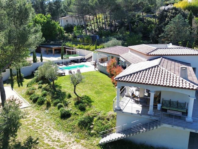 Elegant Villa for Business Events in Nature
