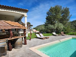 Elegant Villa for Business Events in Nature