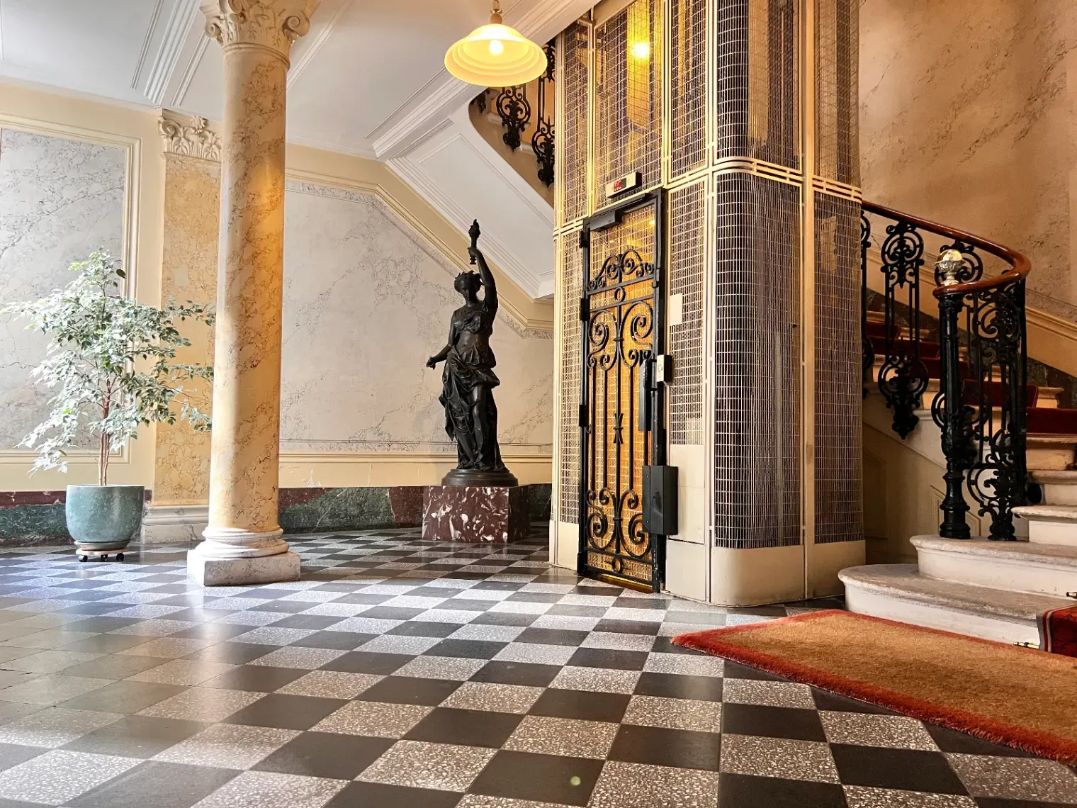 An exquisite Haussmann flat for rare and exclusive events