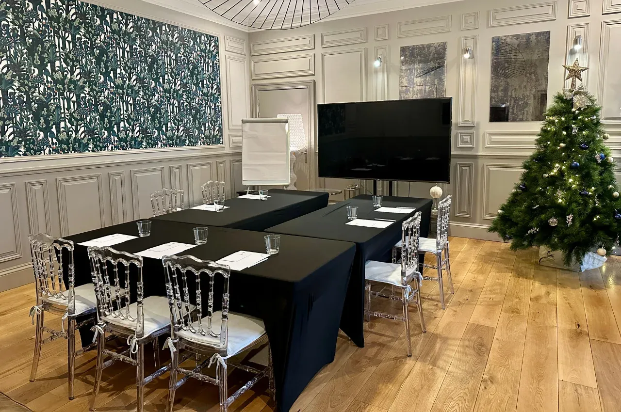 A 5-star hotel lounge for your meetings and events