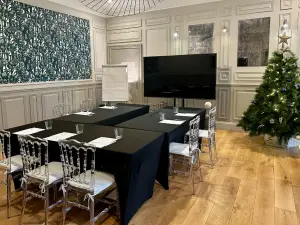 A 5-star hotel lounge for your meetings and events