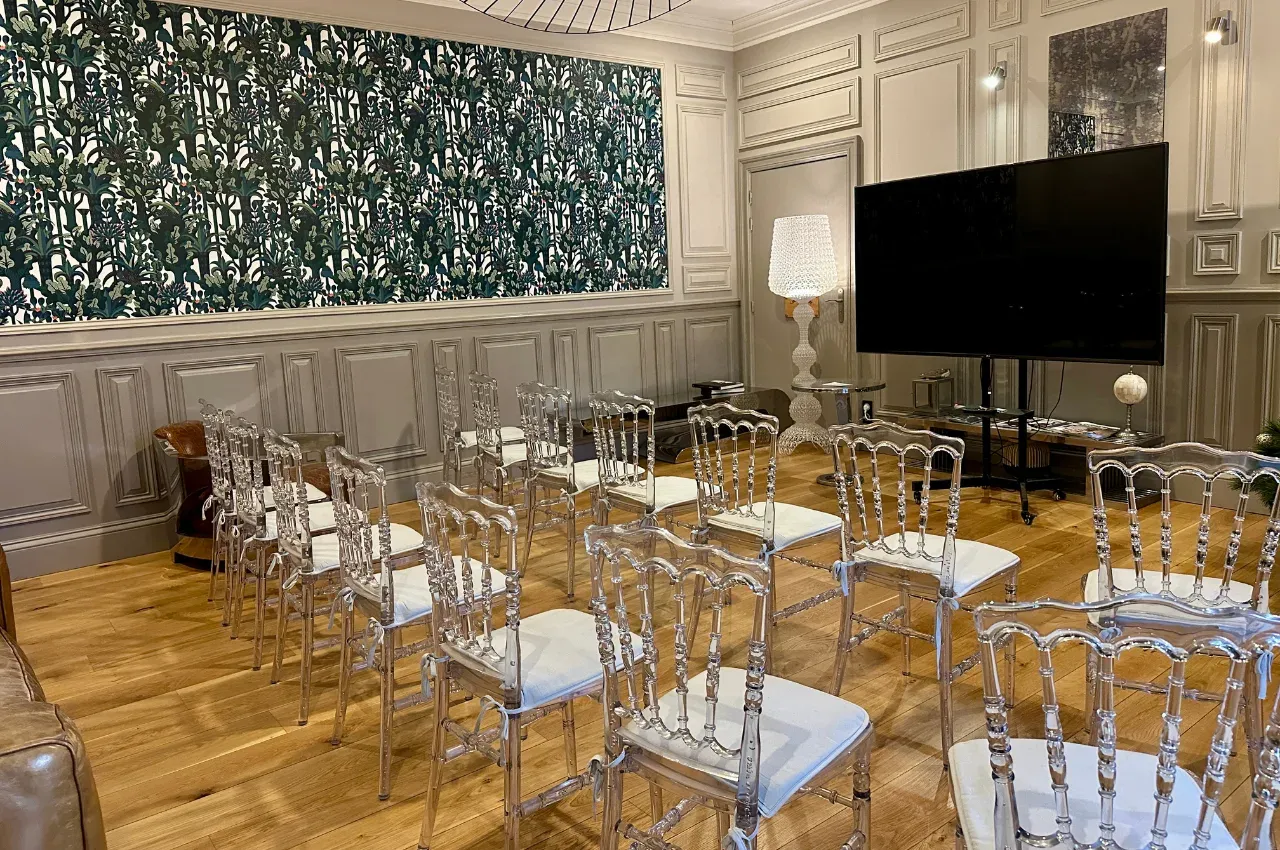 A 5-star hotel lounge for your meetings and events