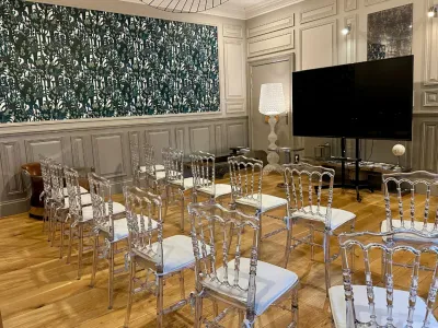 A 5-star hotel lounge for your meetings and events