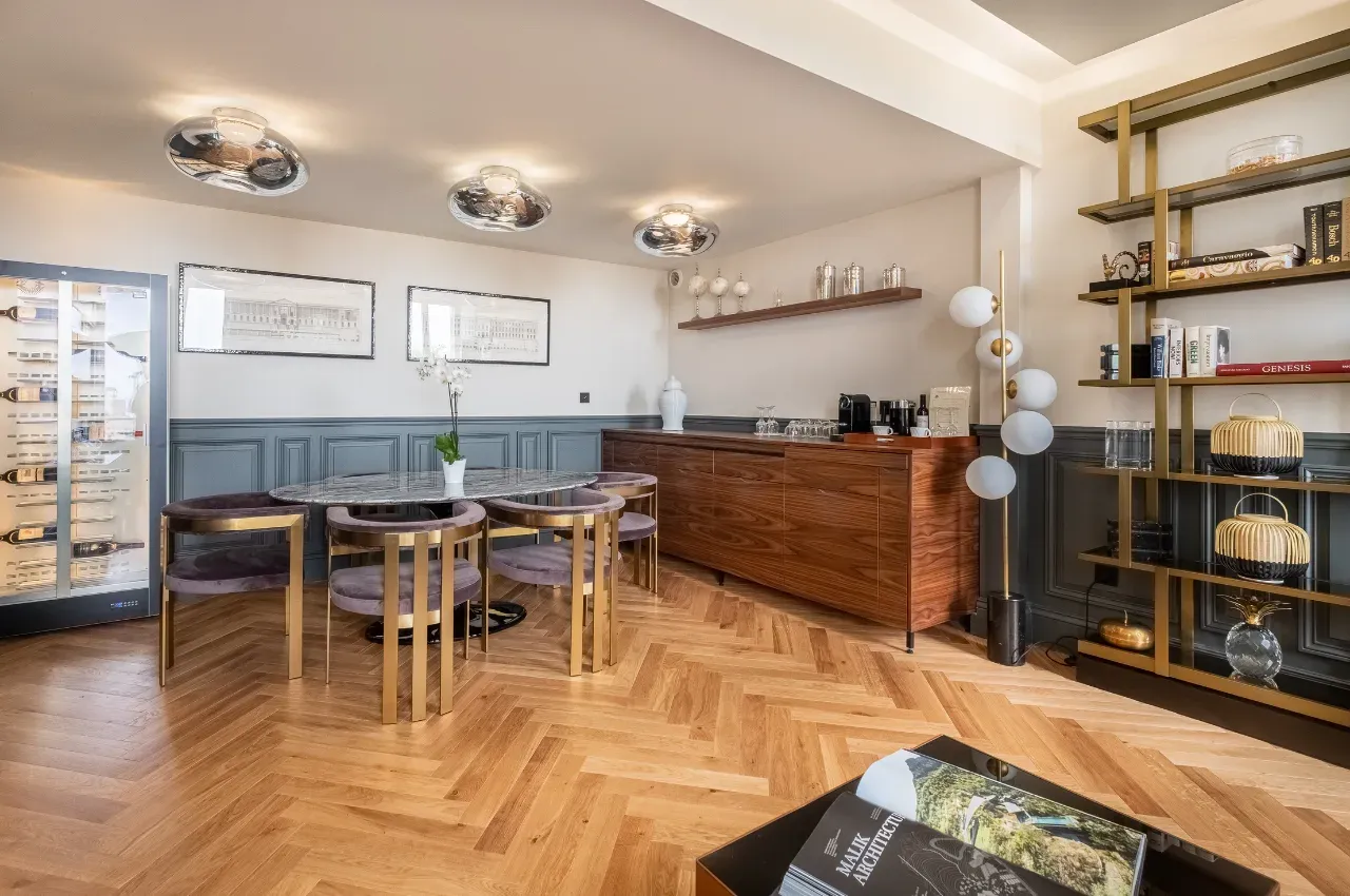 A 5-star hotel lounge for your meetings and events