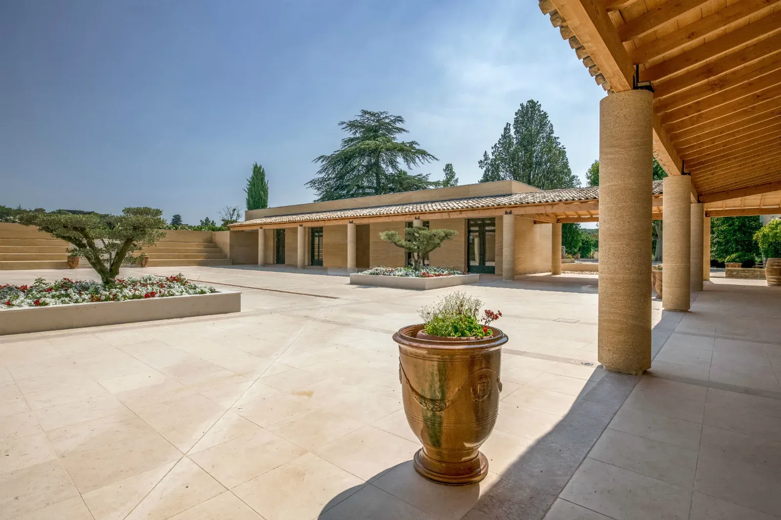 Wine-growing estate on the outskirts of Nimes