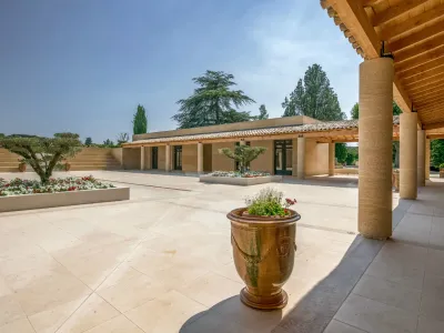 Wine-growing estate on the outskirts of Nimes