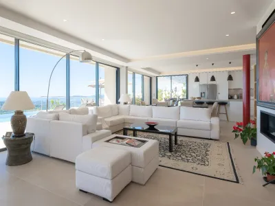 Luxury Villa with Breathtaking Views in Châteauneuf-Grasse