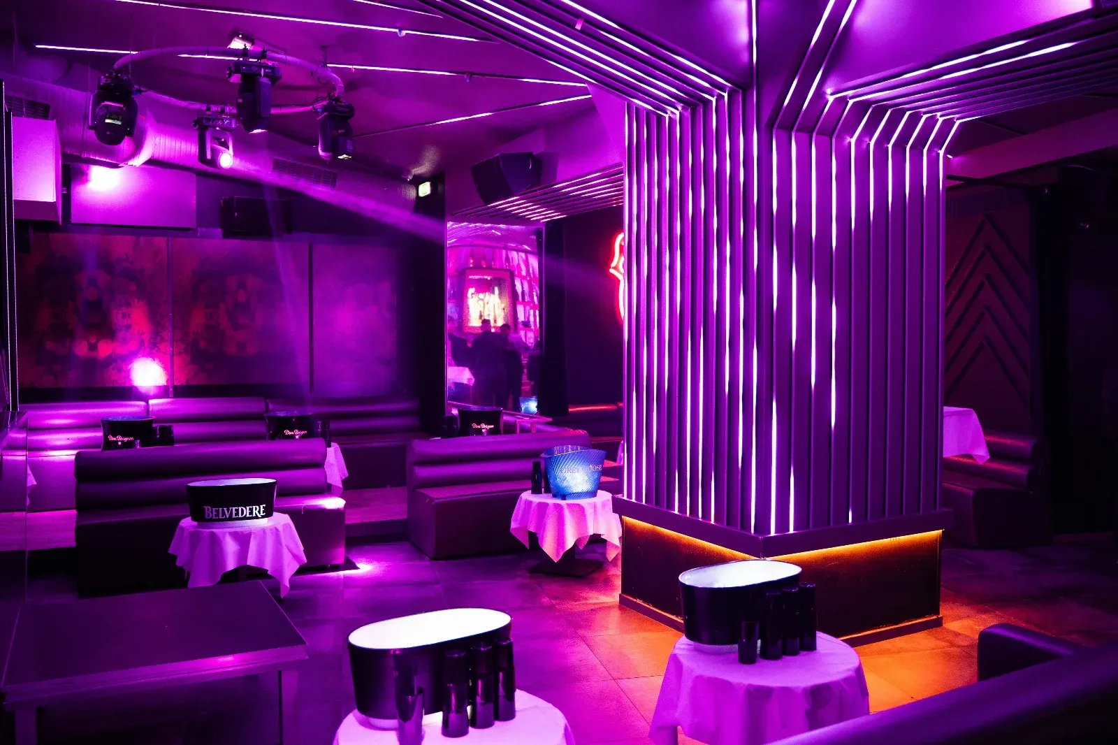Club exclusif à Cannes – Pour événements jusqu’à 365 invités