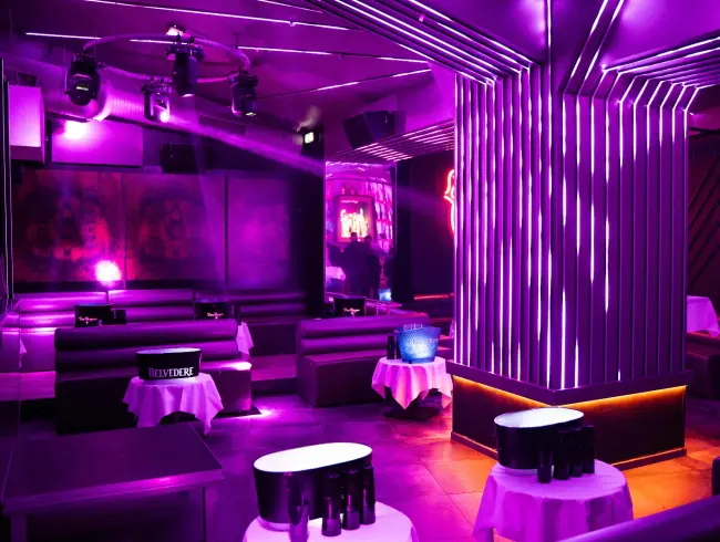Club exclusif à Cannes – Pour événements jusqu’à 365 invités