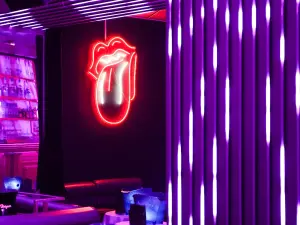 Club exclusif à Cannes – Pour événements jusqu’à 365 invités