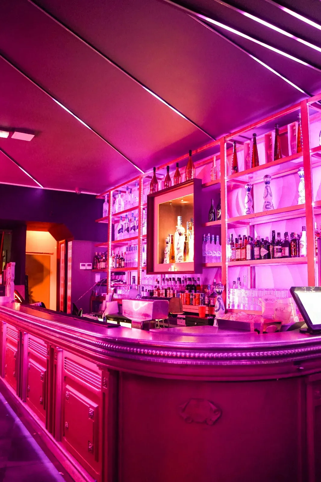 Club exclusif à Cannes – Pour événements jusqu’à 365 invités