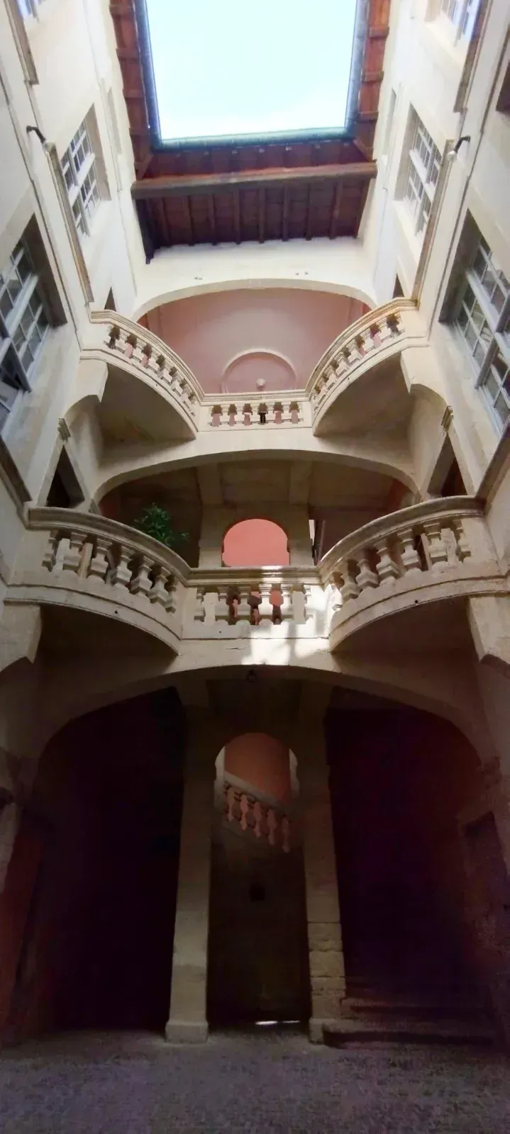 An Occitan Jewel and its Suite