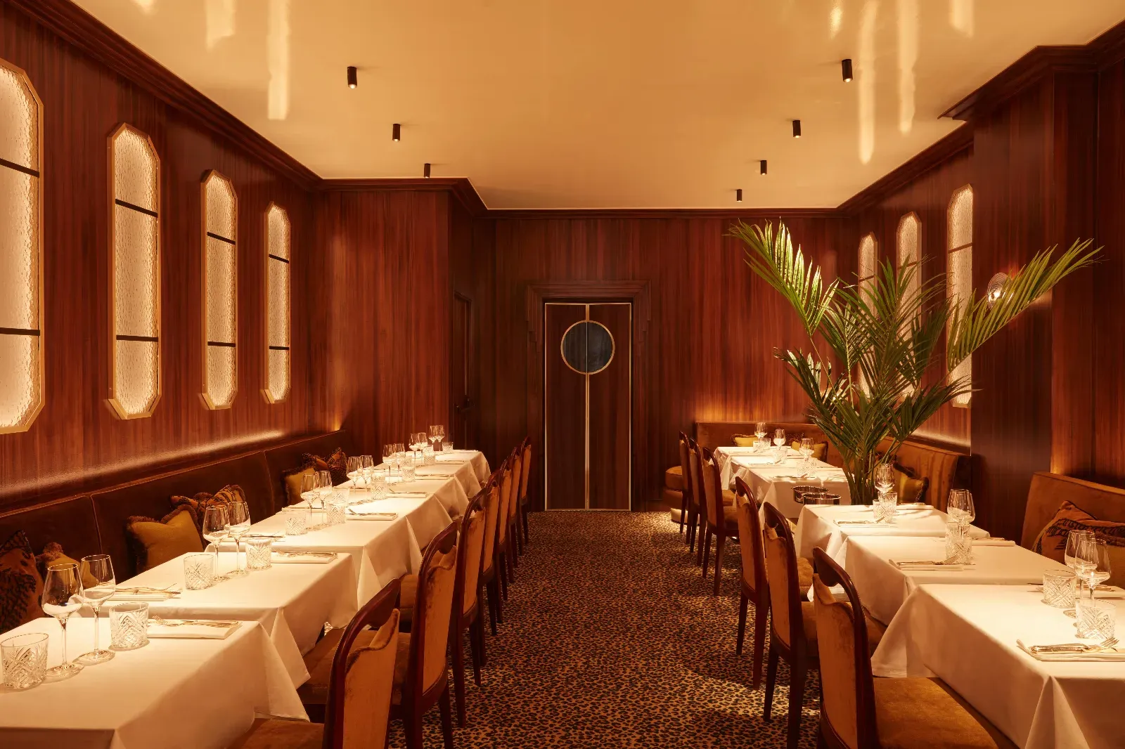 French restaurant with an Art Deco atmosphere
