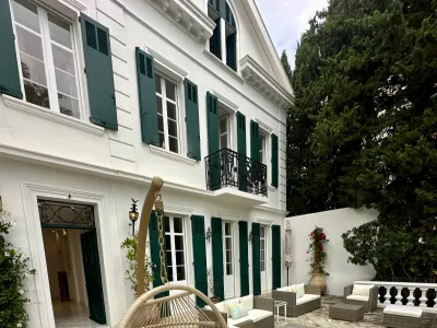 Elegant Palm Beach Villa in Cannes with Garden & Terrace