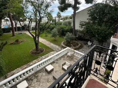 Elegant Palm Beach Villa in Cannes with Garden & Terrace