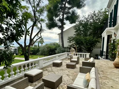 Elegant Palm Beach Villa in Cannes with Garden & Terrace