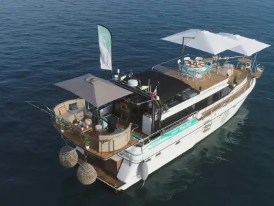 Yacht charter outdoor shooting area