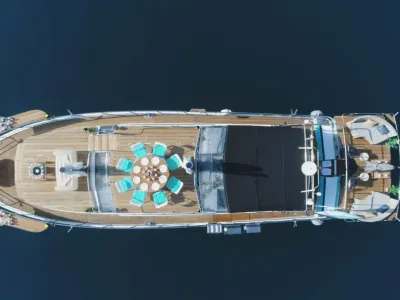 Yacht charter outdoor shooting area