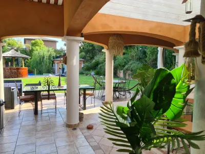 Tropical garden with full outdoor kitchen, leisure bungalow