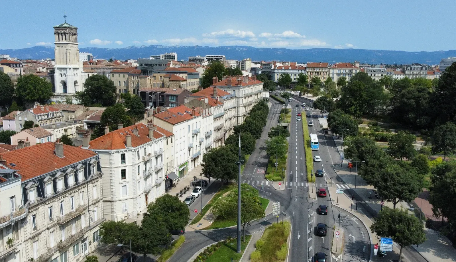 Large Haussmanian flat overlooking Parc Jouvet