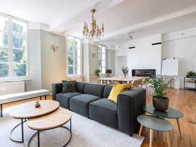 Bright spaces and exceptional grounds at the manor house