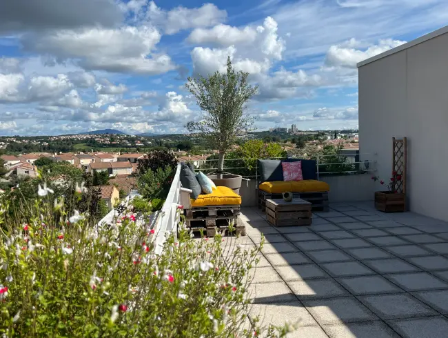 Roof terrace near Montpellier and the Beaches