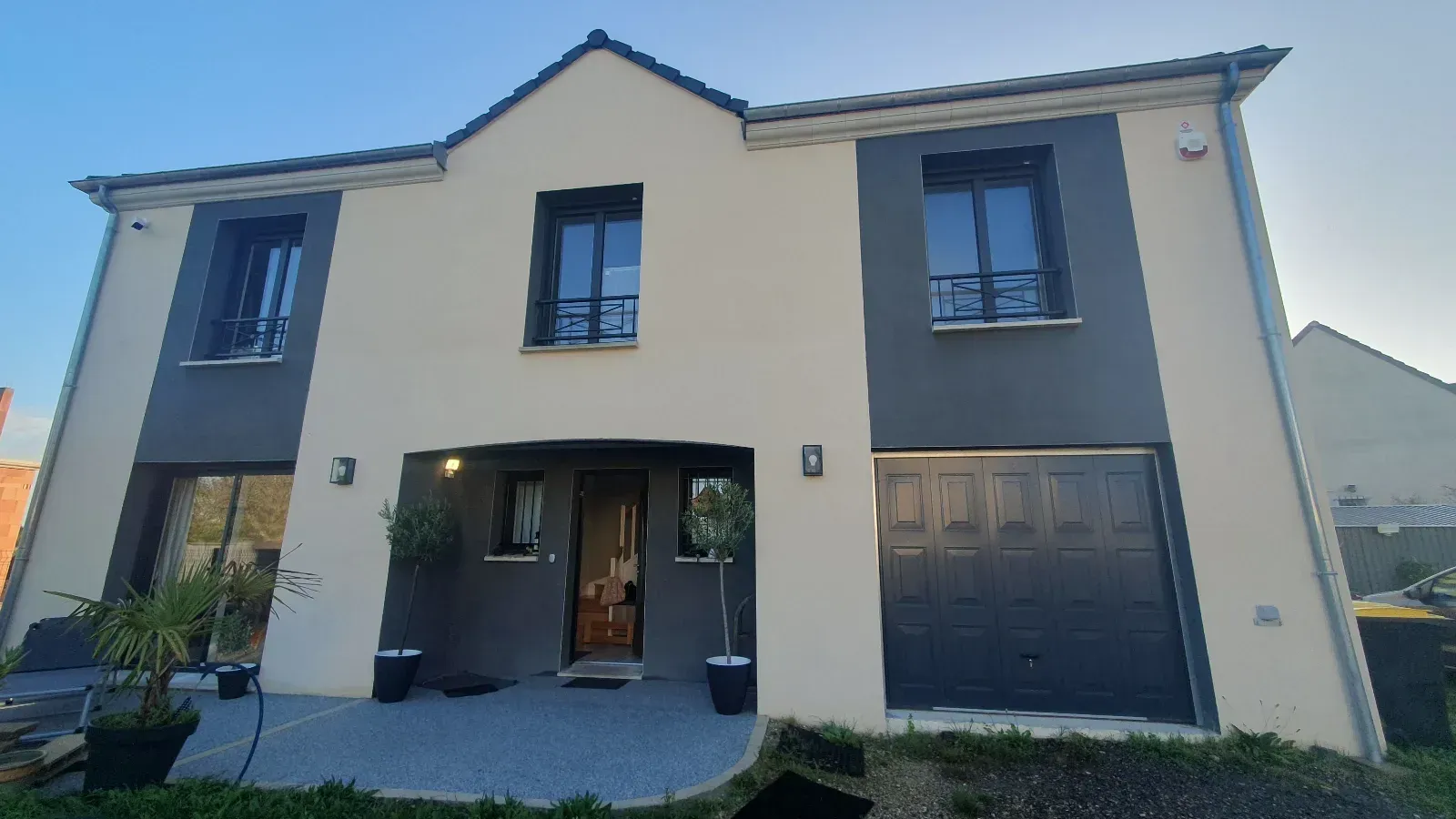 Modern family home 25 minutes from Paris