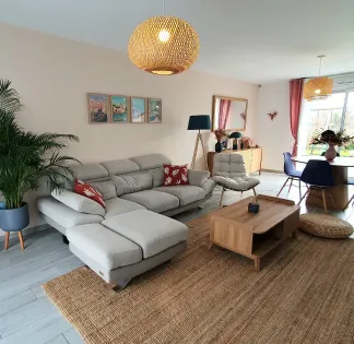 Modern family home 25 minutes from Paris