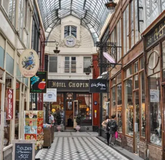 110 m² reception space in a legendary Parisian passageway