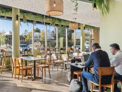 A bright and welcoming meeting room!