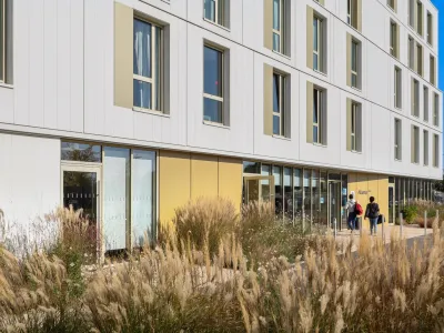 A bright and welcoming meeting room!