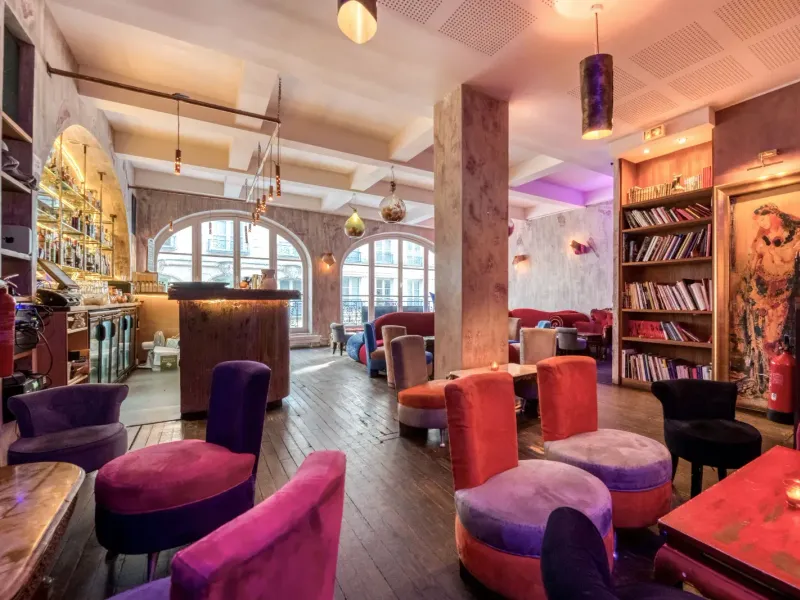 Mixology bar in the heart of Paris