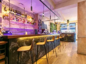 Mixology bar in the heart of Paris