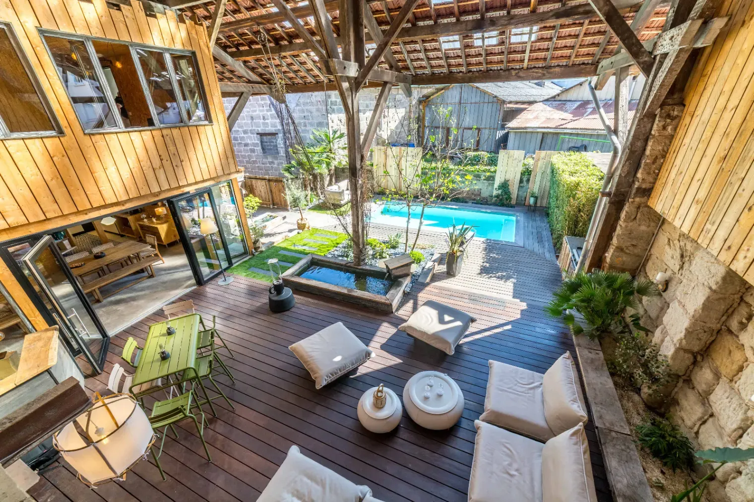 Exceptional loft with terrace, privacy and inspiration in the heart of the city - the ideal space for your business events in Brive