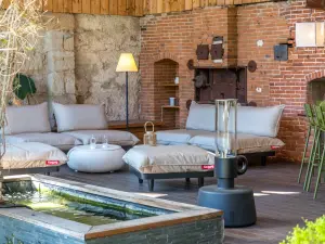 Exceptional loft with terrace, privacy and inspiration in the heart of the city - the ideal space for your business events in Brive