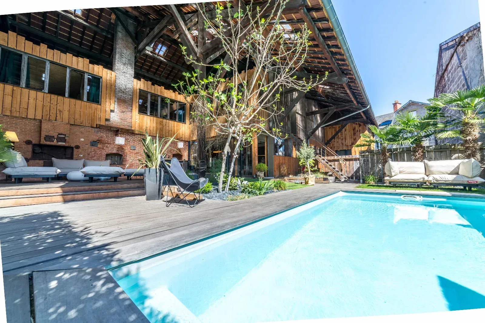 Exceptional loft with terrace, privacy and inspiration in the heart of the city - the ideal space for your business events in Brive