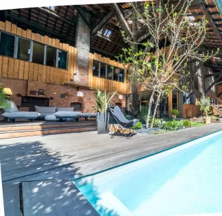 Exceptional loft with terrace, privacy and inspiration in the heart of the city - the ideal space for your business events in Brive